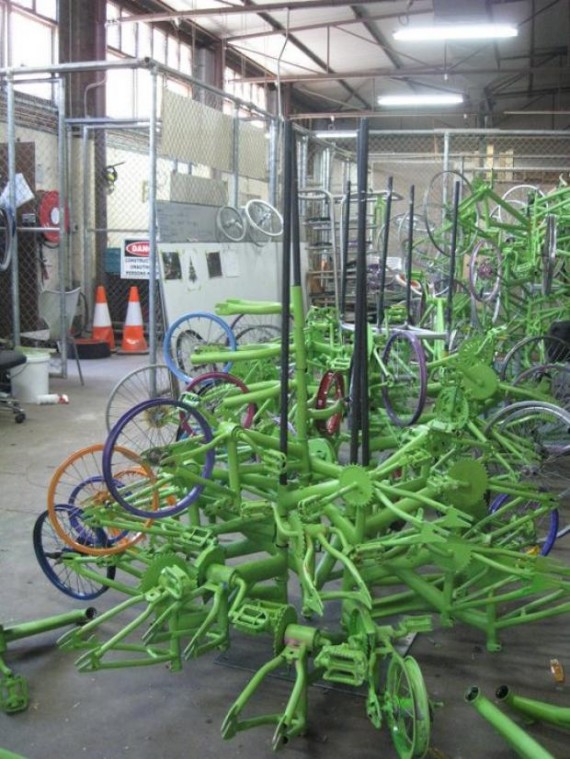 Tree-Cycle: A árvore de natal feita de sucatas de bicicletas | PraQuemPedala