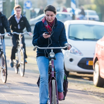 Uso de Celular Durante Pedal Será Proibido na Holanda